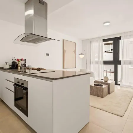 1br Beachfront - Walk To Center And Marina *